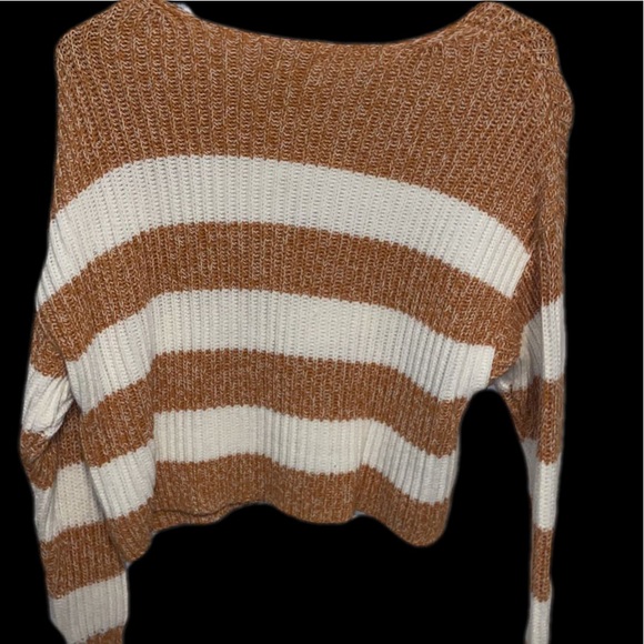 Yellow and white American Eagle sweater - Picture 2 of 2